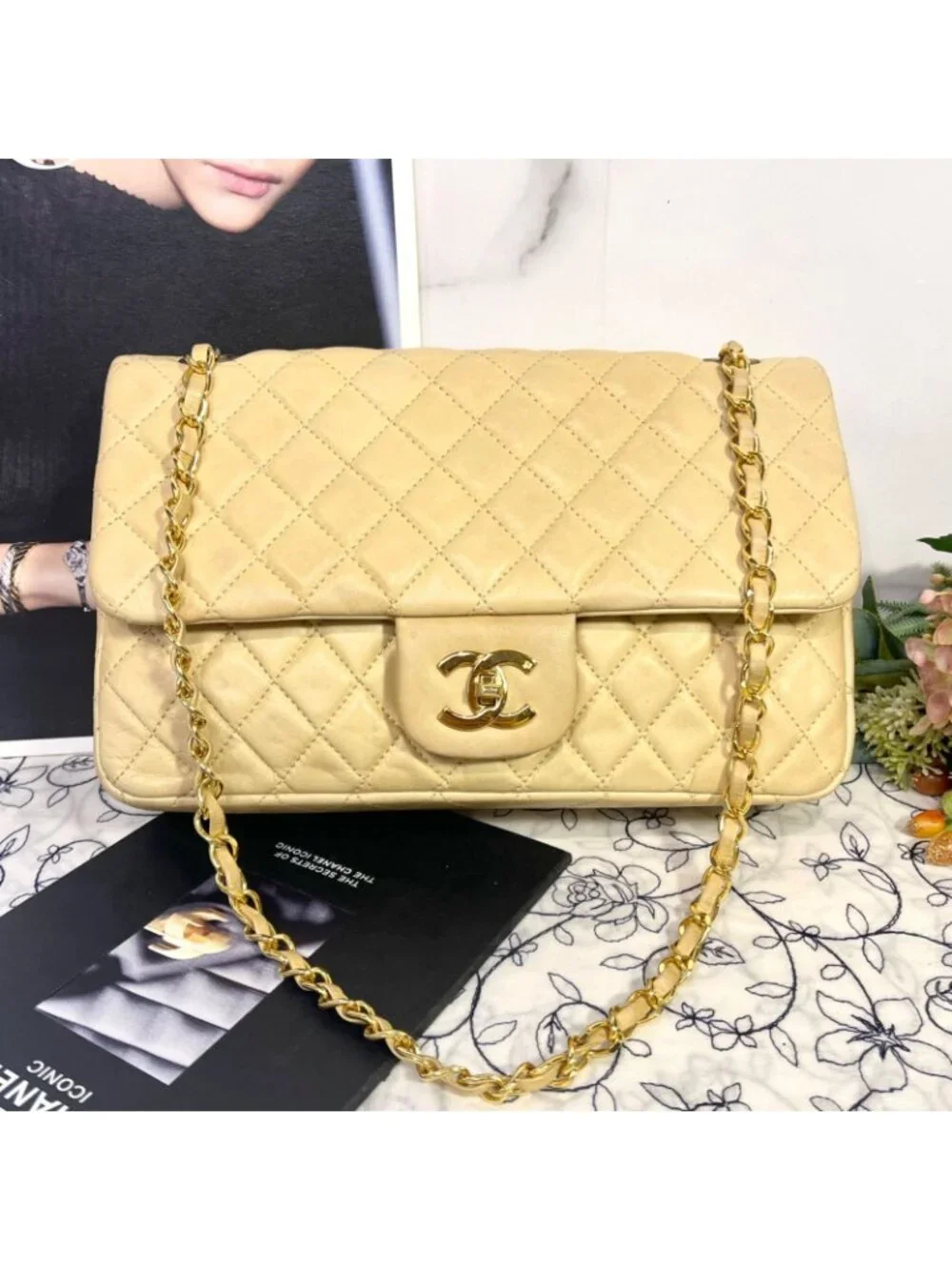 Chanel Vintage Turnlock Quilted Beige Shoulder Bag